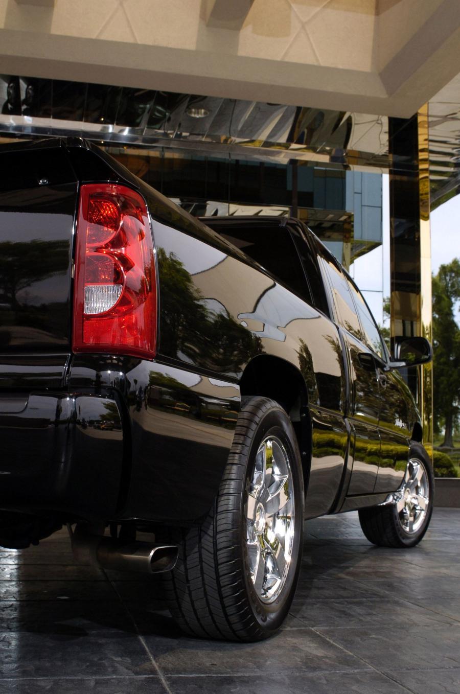  Chevrolet Silverado SS 2004 года  (фото 13 из 38)